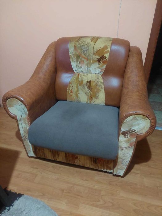 Canapea și două fotolii extensibile