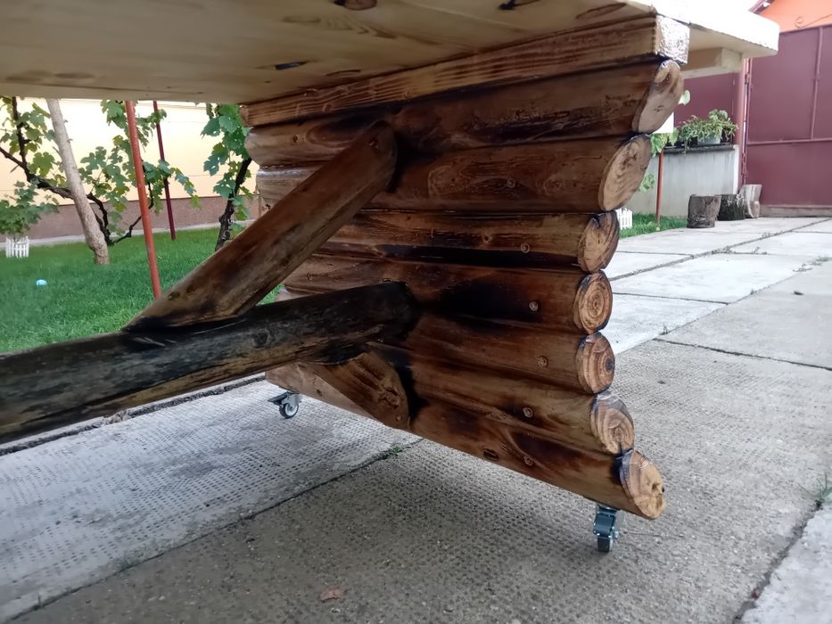 Masa pentru terasa din lemn masiv