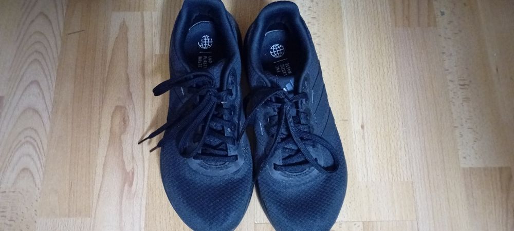 Vând Adidas pentru băiat