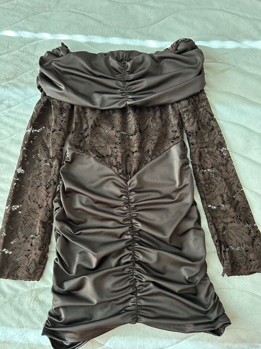 Къса рокля с дантела