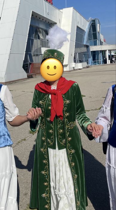 Комзол кәжекейімен бірге қазақи нақышта, казахский национальный