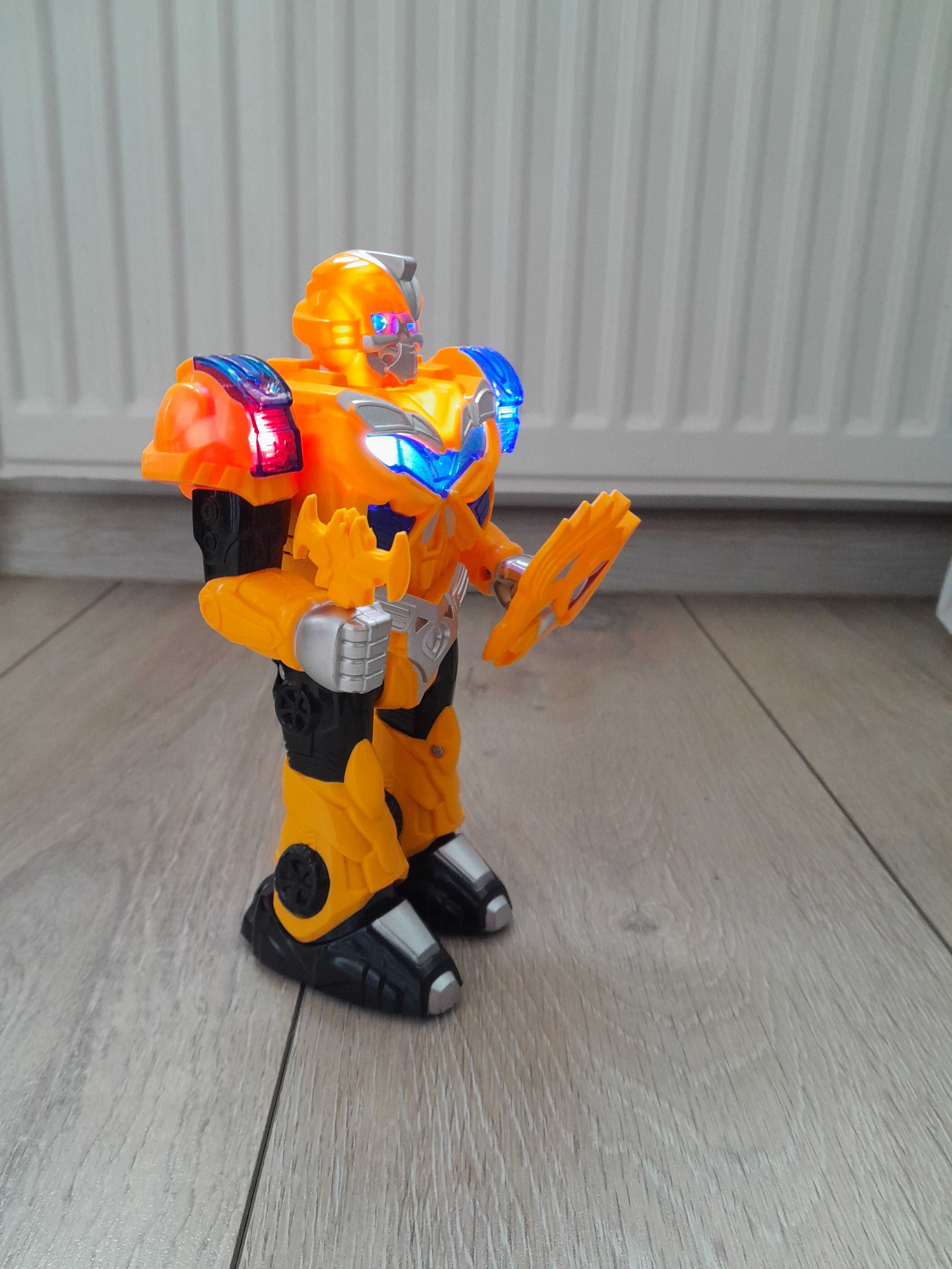 Jucarie Robot war  luminos,sonor ,se deplaseaza, gama univers warrior