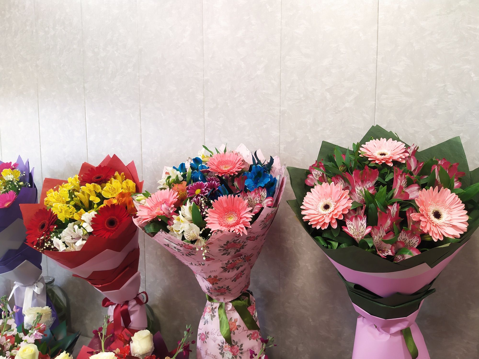 Цветы (букеты,корзинки на заказ)