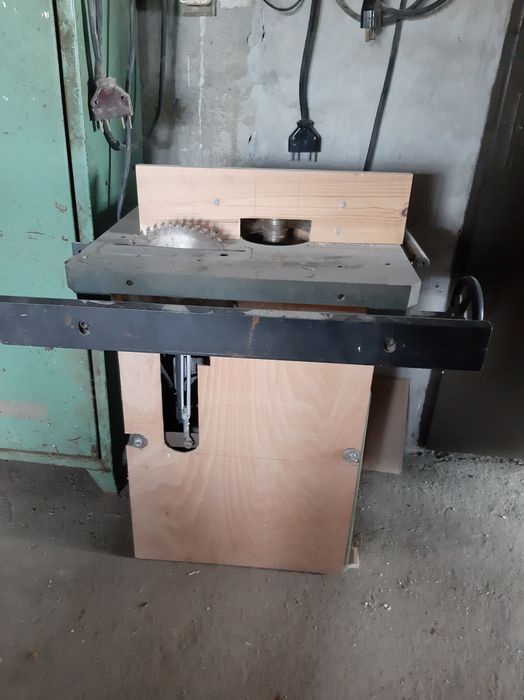 Дърводелска фреза с циркуляр