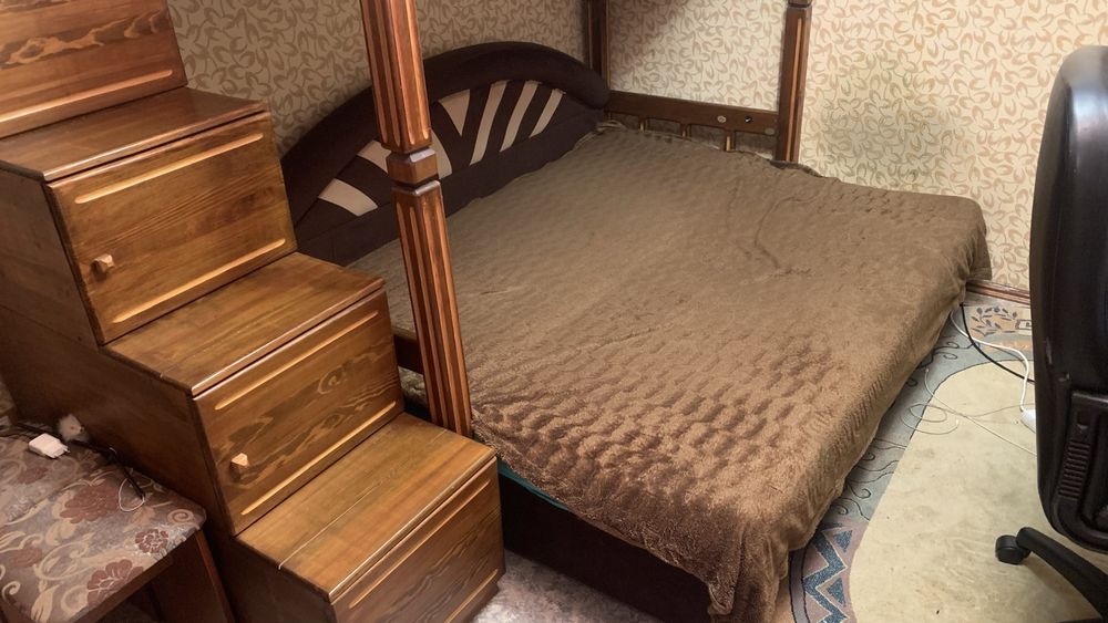 Двухъярусная кровать