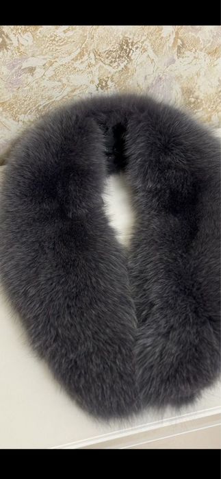 Меховые воротники из натулальноги песца, разного размера и цвета .