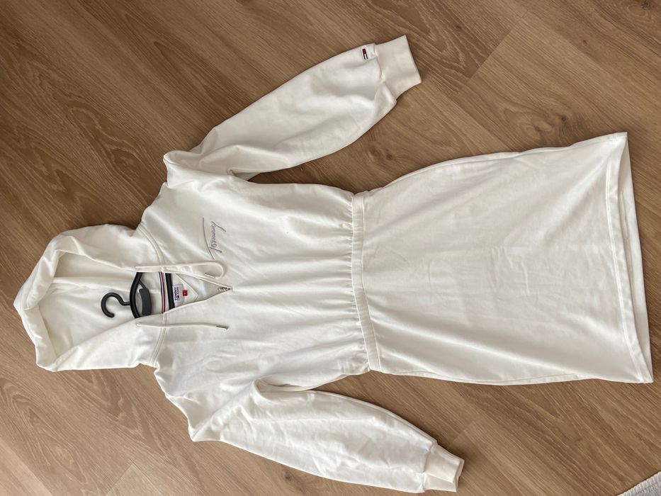 Нова Tommy hilfiger
