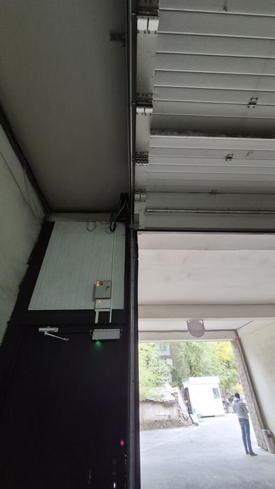 Секционные ворота в паркинг