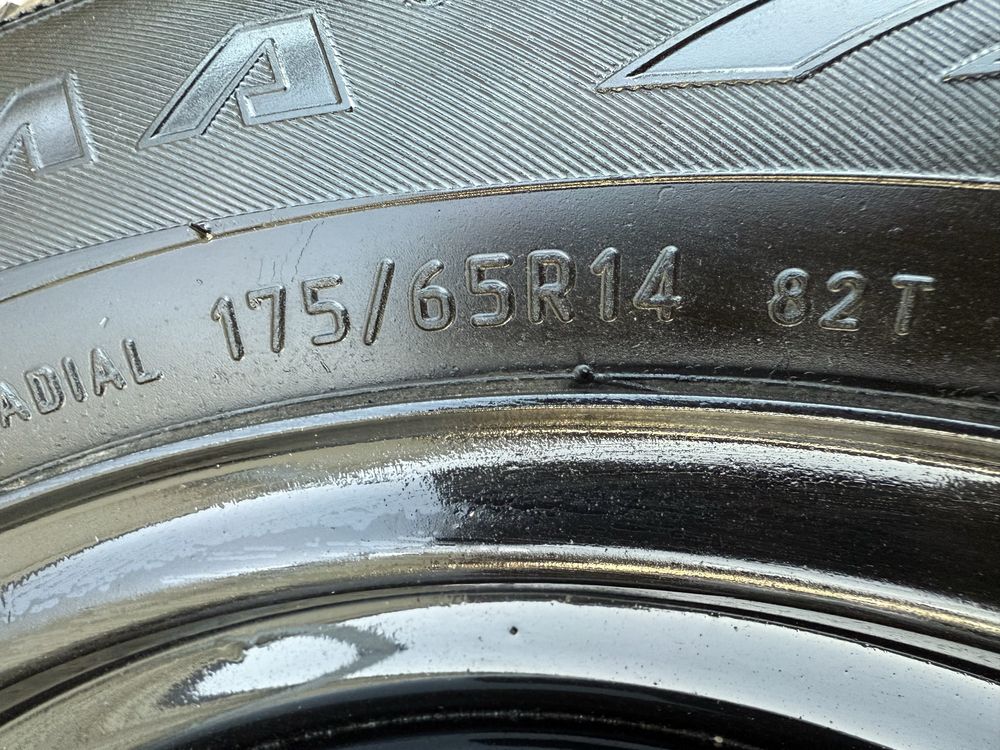 Продам зимние шины 175/65 R14 с диском