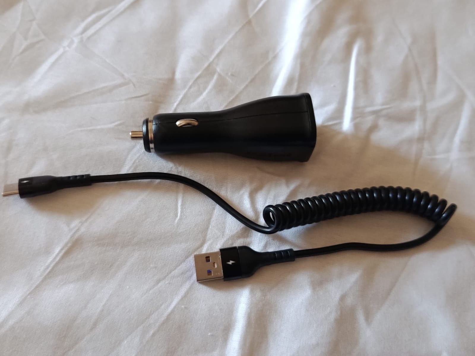 Vând încărcător auto Samsung