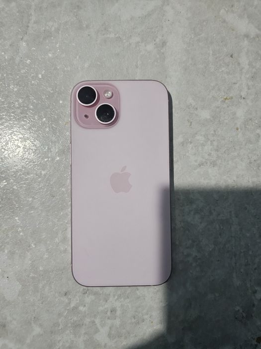 Продам iPhone 15, 128 ГБ, розовый