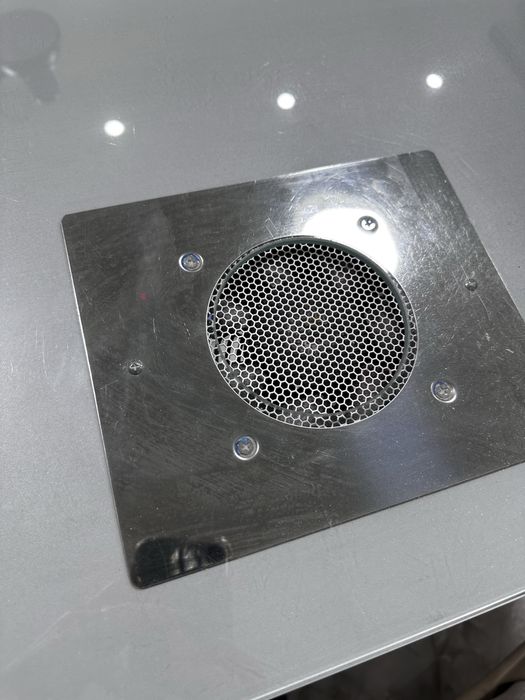 Маникюрный стол