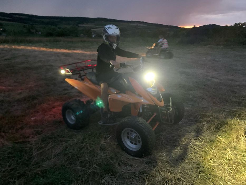 Vând doua atvuri de 250