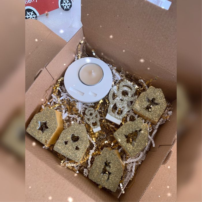 Коледна украса (свещник,малки къщички за декорация,коледни играчки)