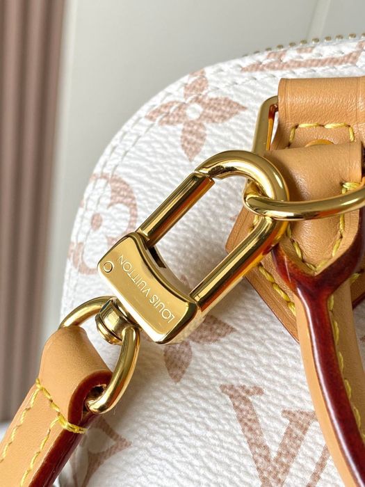 Geanta Louis Vuitton Alma Nano