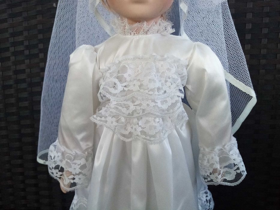 Колекционерска порцеланова кукла - булка