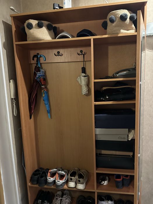 Шкаф в прихожую из дерев