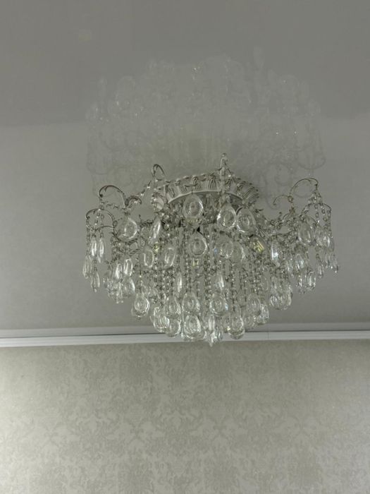 Продам люстру в отличном состоянии