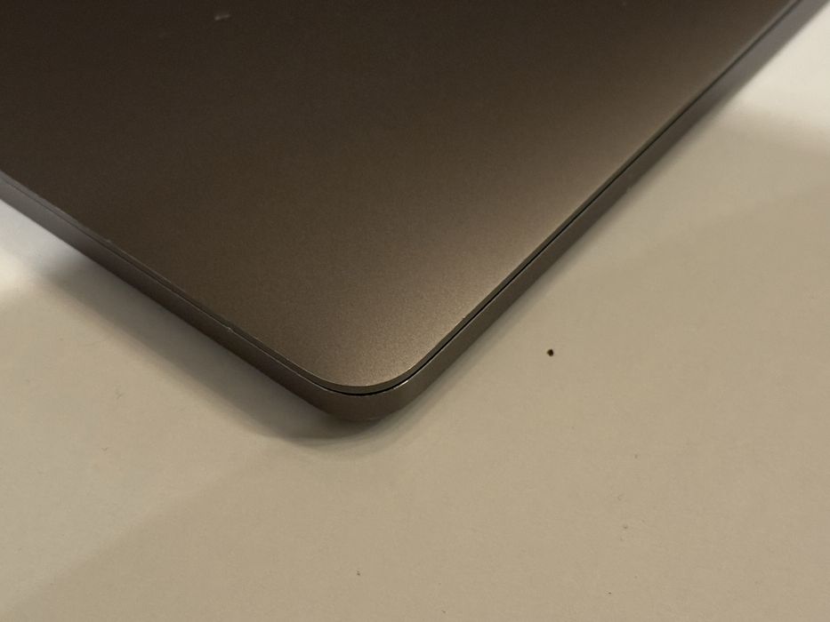 Apple MacBook Pro 13 inch 2.3GHz 128gb 2017