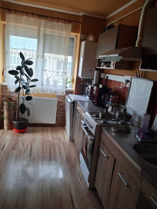 De vanzare apartament 3 camere