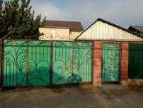 Срочно уй сатам 2этаж +мансарт подвал касында времянка баня склад бар.
