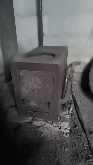 Продам печку все трубы есть в комплекте