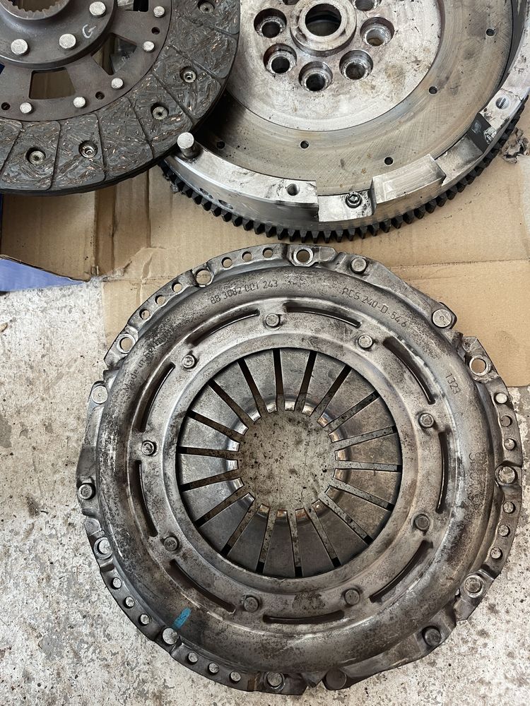 Маховик с двудисков съединител 240mm комплект Adamat Performance Bmw