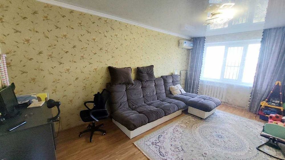 Продам ә комнатную Улучшенной планировки 70 квартал