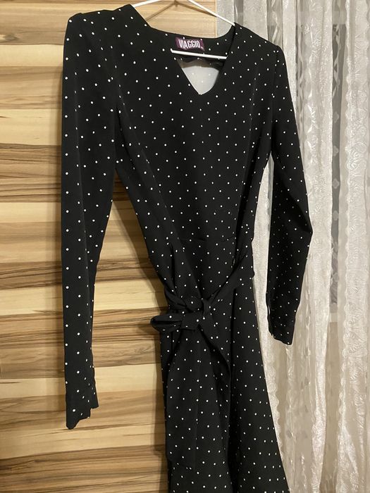 Разгрузка гардероба, много разной одежды