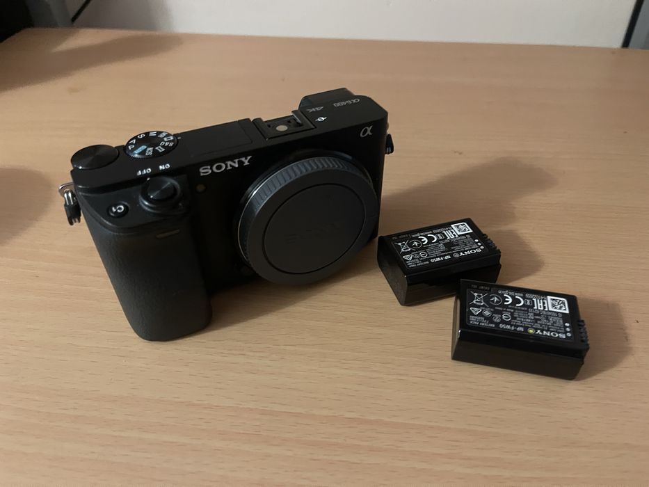 Sony a6400 + 2 батерии Sony