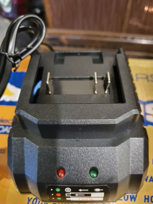 Incarcator Makita acumulatori 18V