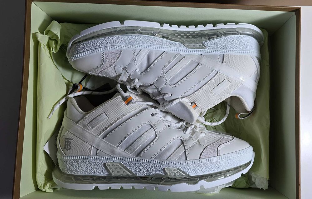 BURBERRY Model: Union White Nr 41 NOI in CUTIE