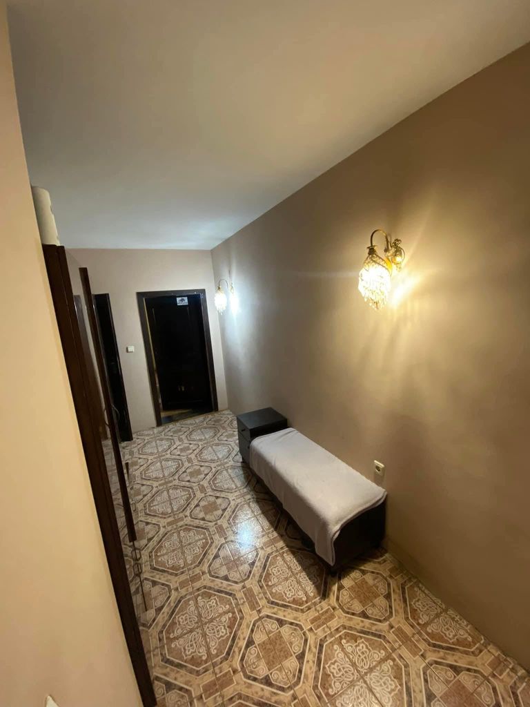 Дава се под наем Етаж от къща в Варна, Колхозен пазар - 70 кв.м за 325 € - Снимка #3