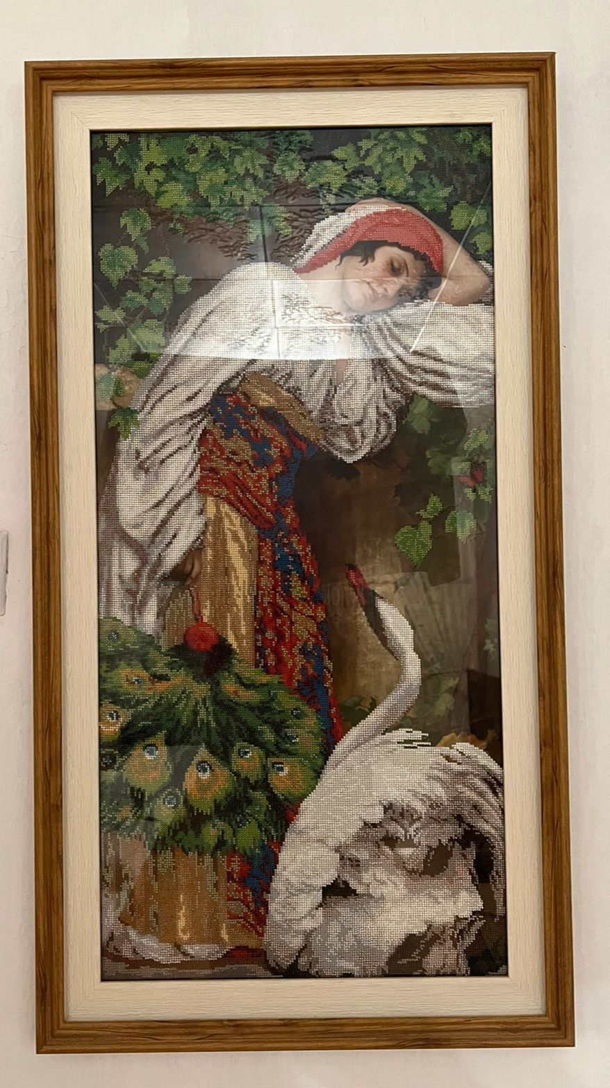 Картина бисером "Девушка и лебедь"