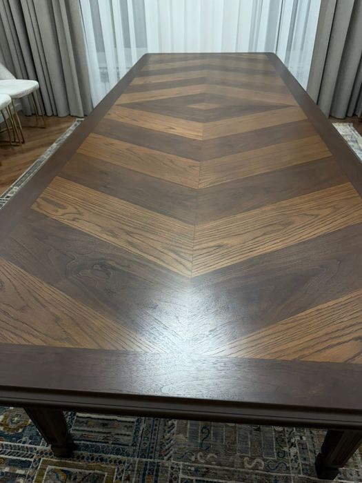 Продам стол в гостиную