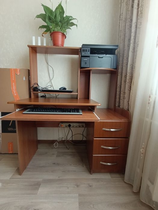 Стол письменный компьютерный