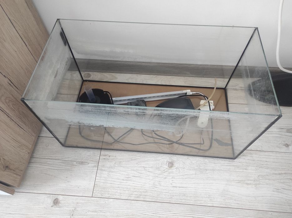 Acvariu 54L cu accesorii