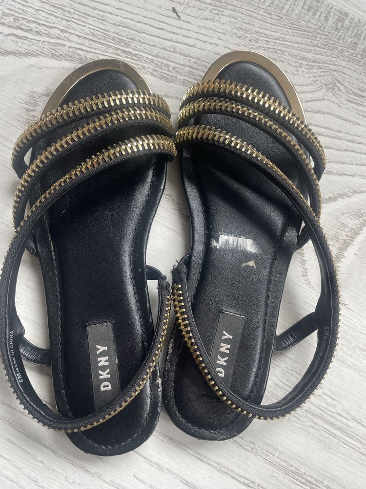 DKNY сандали естествена кожа