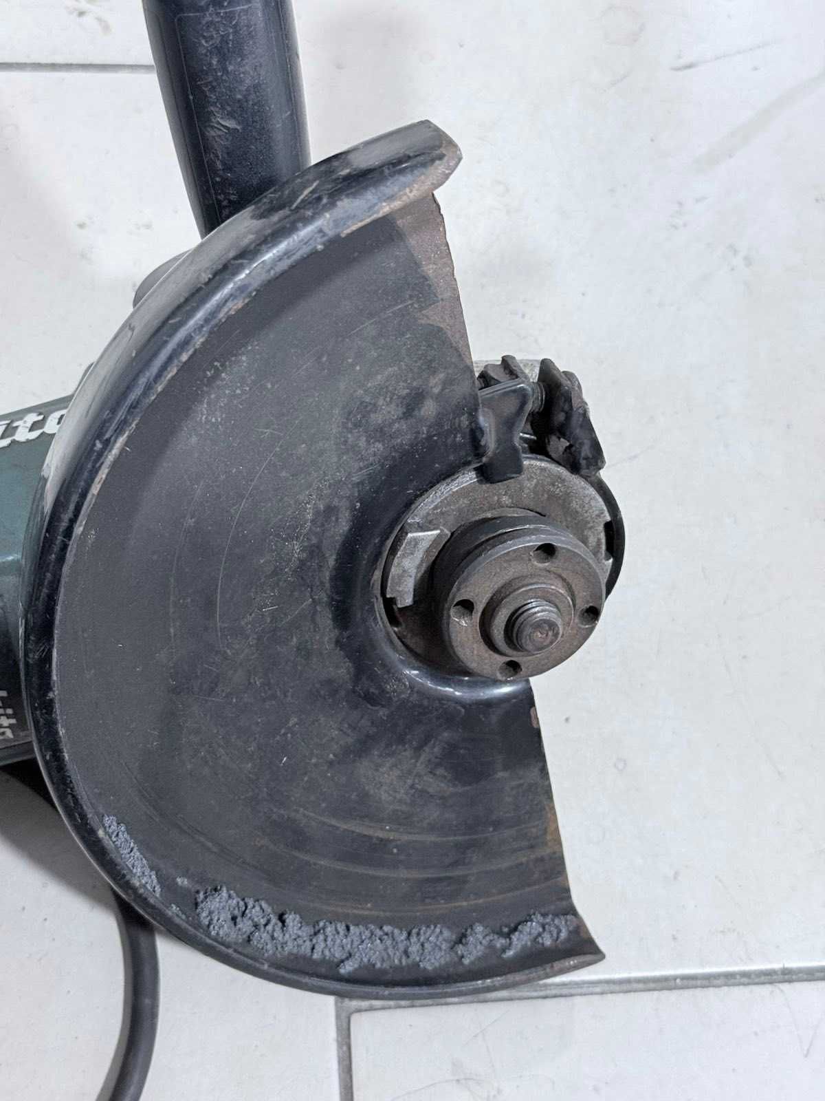 Продавам Ъглошлайф Makita GA9050R