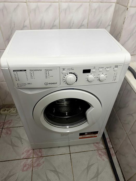Mașină de spălat rufe slim Indesit EWSD 61051