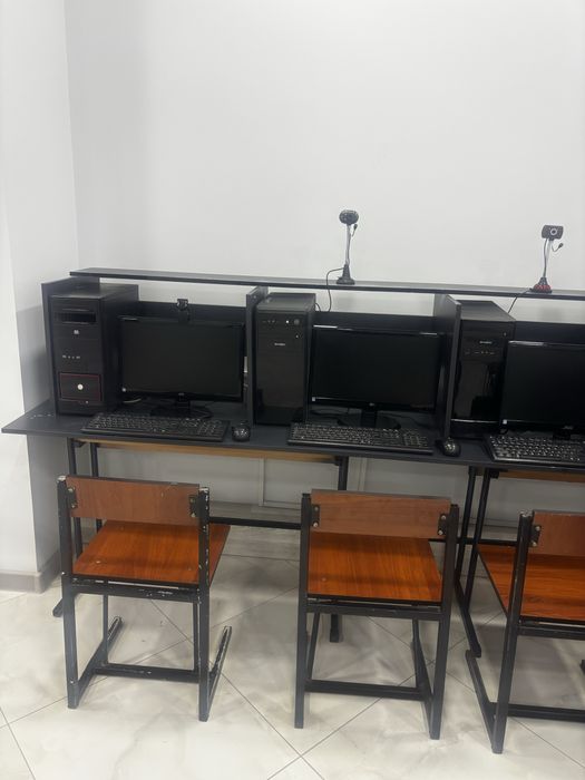 Компютор сотилади холати зўр 7 виндус қўйилган ва оперативка қўйилган