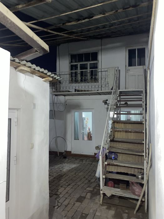 Srochniga sotiladi hovli Registonda (21 maktab orqasi)
