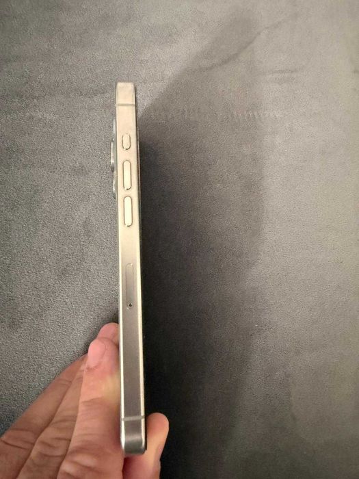 Vând iPhone 15 Pro, 128 GB