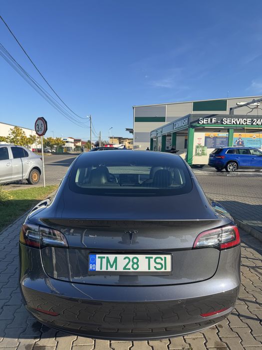 Tesla Model 3 SR+