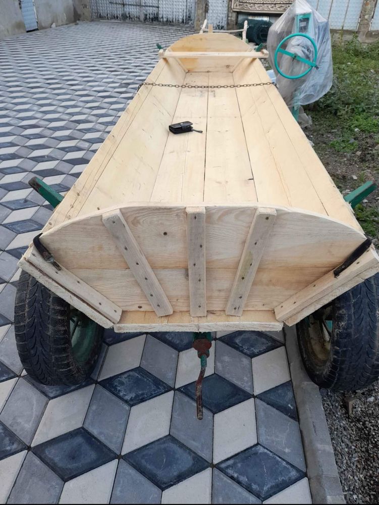 Vand caruță nouă (cu toate ustensilele pentru pădure)