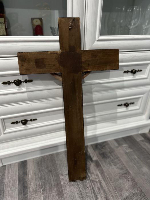 Голямо дървено разпятие