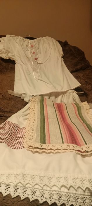 Vand costum popular pentru fetite