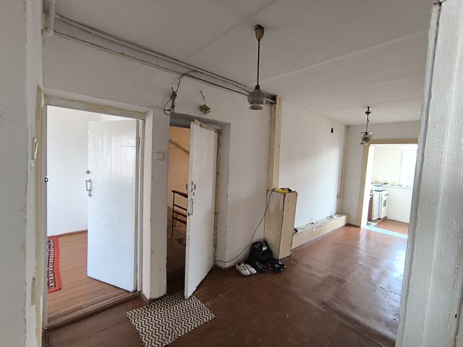 Продается квартира в центре города Янгиюля (Персидский).