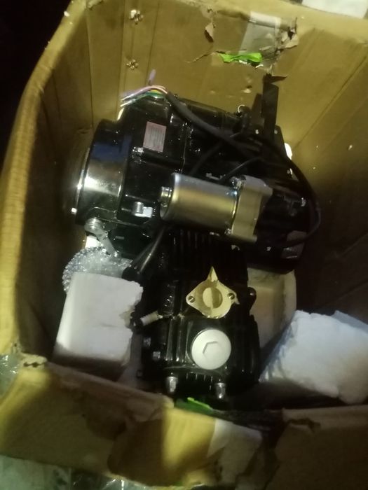 Motor 3+1, semiautomat pornire electric și pedala.