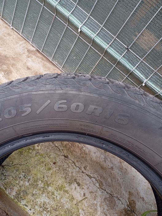 De  vânzare 4 anvelope m+s 205/60/16, foarte bune,